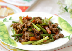 肉片炒蒜苔