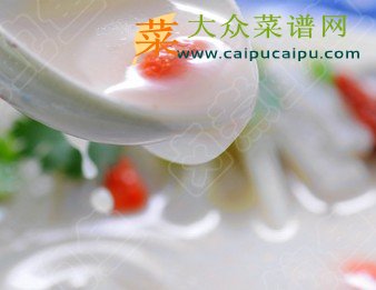 萝卜枸杞鲫鱼汤