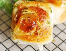 香葱肉松面包卷